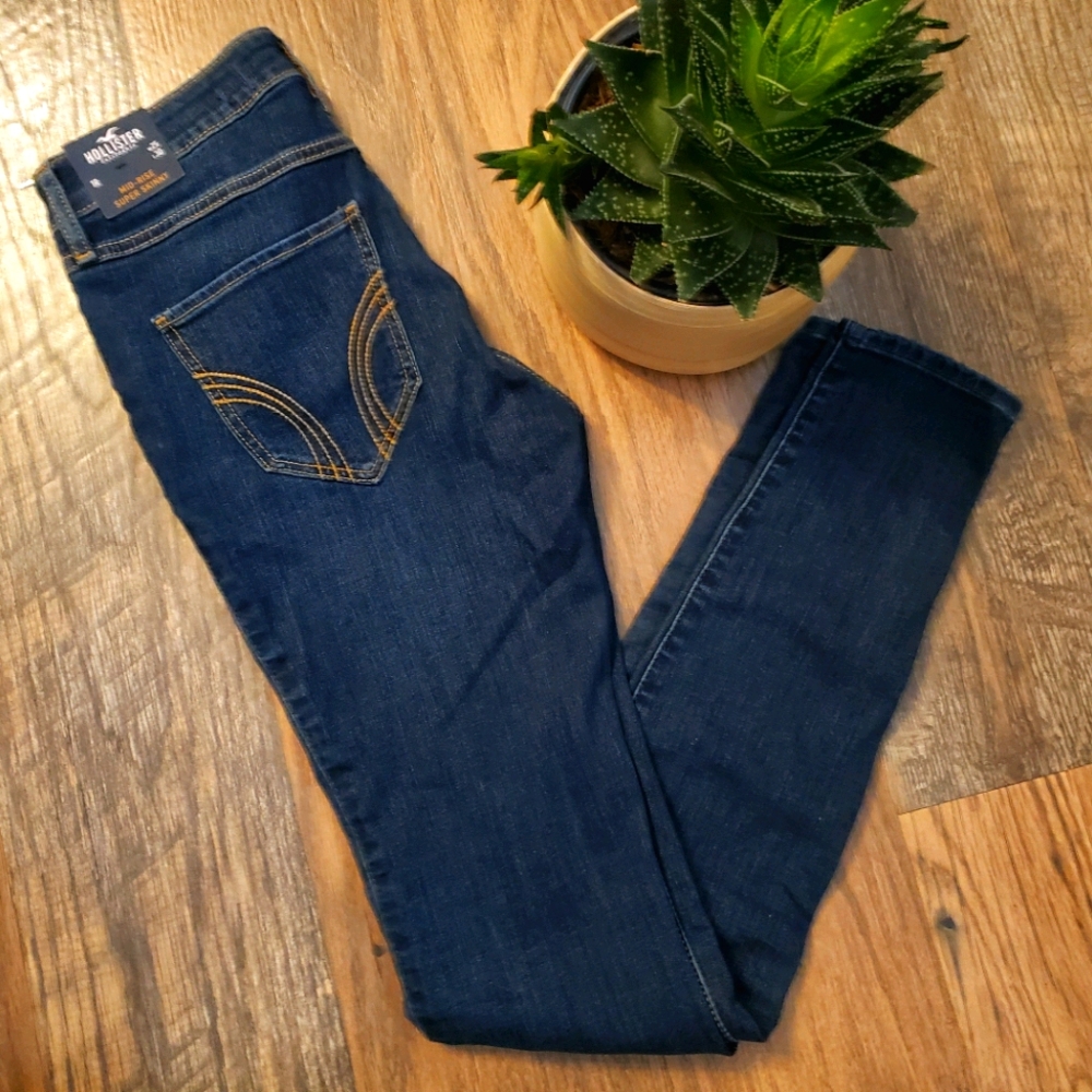 NWT Hollister mid-rise super skinny jeans